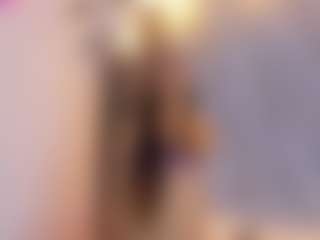 Live cam show with Chelseylewis - Public MILF on StripNow