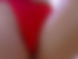 Live cam show with Chelseylewis - Skinny MILF on Nude Live Now