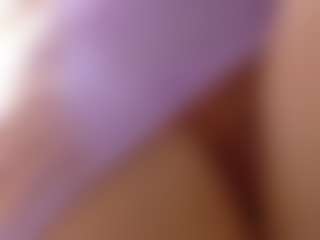 Live cam show with Chelseylewis - Skinny MILF on SpunkLive