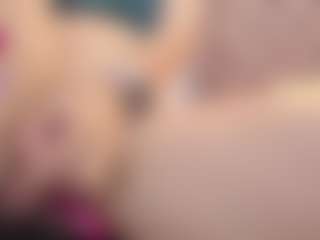 Live cam show with Chelseylewis - Public MILF on StripNow