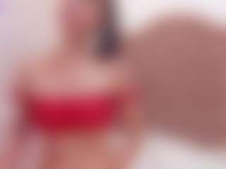 Live cam show with Chelseylewis - Petite MILF on Camsoda