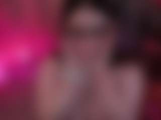 Live cam show with Lila Ellis - Gamer Curvy on googirlz