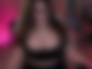 Live cam show with Lila Ellis - Fingers on Gym Cam Girls