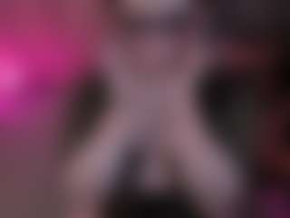 Live cam show with Lila Ellis - Fingering on livesuperchat.net