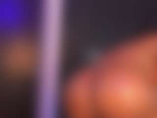 Live cam show with Rox Thee Stallion - Ride on chickslive.net