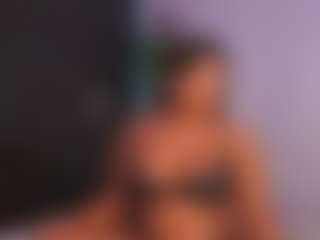 Live cam show with Rox Thee Stallion - Shaved Pussy Brown Hair on xplaylive.com