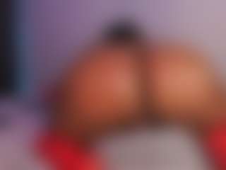 Live cam show with Rox Thee Stallion - Brown Hair on slutload