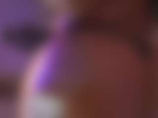 Live cam show with Rox Thee Stallion - Brown Hair Toys on Camversity