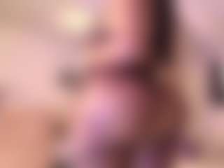 Show live cam dengan Rox Thee Stallion - Twerk Latina di Camsoda | colombia