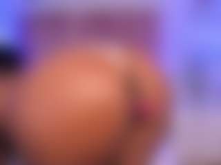 Live cam show with Madison - Petite on Dolls Live