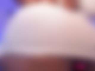 Live cam show with Madison - Butt Plug on Camsoda