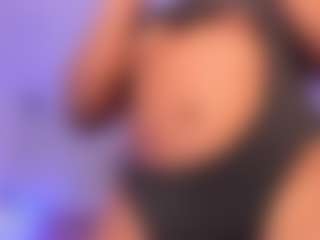 Live cam show with Madison - Plug on Camsoda