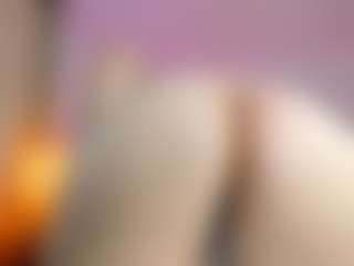 Show en direct avec Anya_Volkov - Interactivetoy Granny sur Camsoda