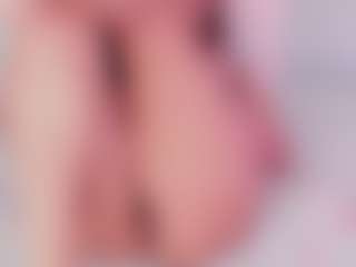 Janna MILF webcam performer live streaming