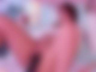 Janna MILF webcam performer live streaming