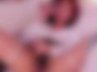 Live cam show with Janna - Bedroom MILF on thefappeningchat.com