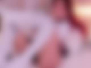 Janna MILF webcam performer live streaming