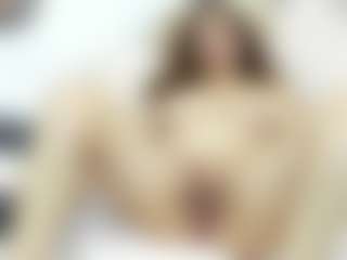 Live cam show with Julia - Squirt on studioflirtlive.com