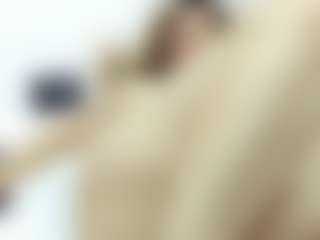 Live cam show with Julia - Lush on Camsoda