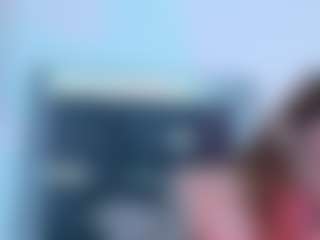 Live cam show with Mia Eatson - Flashing on AdultVida.com