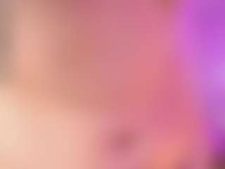 Live cam show with Mia Eatson - Small Ass on Camsoda