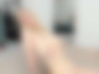 KenzieDawton MILF webcam performer live streaming