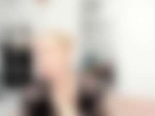 KenzieDawton MILF webcam performer live streaming