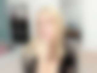 Live cam show with KenzieDawton - Skinny MILF on Camsoda