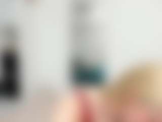 Live cam show with KenzieDawton - Bedroom MILF on fapnchat