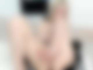 Live cam show with KenzieDawton - Skinny MILF on googirlz