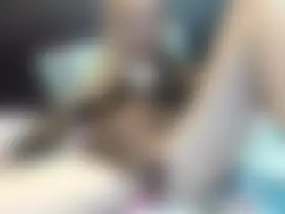 Live cam show with Ultra Chick - Latina on Camsoda