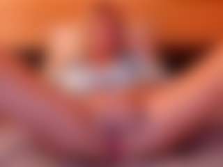 Live cam show with Ultra Chick - American Petite on SpunkLive | ireland