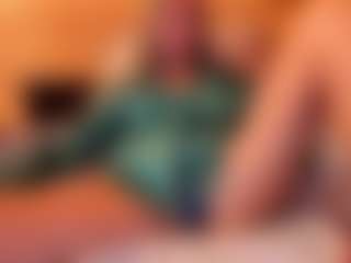Live cam show with Ultra Chick - Bedroom on Chatstar