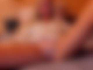 Live cam show with Ultra Chick - Fingers on madthumbs