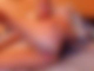 Live cam show with Ultra Chick - Shaved Pussy Latina on Camsoda