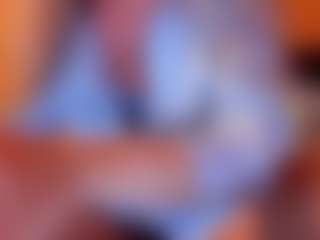 Live cam show with Ultra Chick - Petite Toys on eurowanks.com