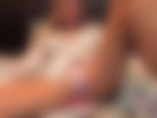 Live cam show with Ultra Chick - Handjob on livesuperchat.net