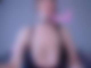 Live cam show with Helen Moore - Bedroom on SinfulBabes