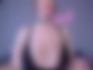 Live cam show with Helen Moore - Dildo on Dolls Live