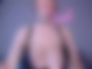 Live cam show with Helen Moore - Fingers on SinfulBabes