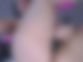 Live cam show with Helen Moore - Shaved Pussy on luckytryst.com