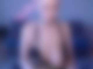 Live cam show with Helen Moore - Grey Eyes on sexylive.show