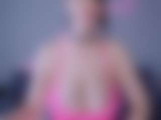 Live cam show with Helen Moore - BBW on Camsoda