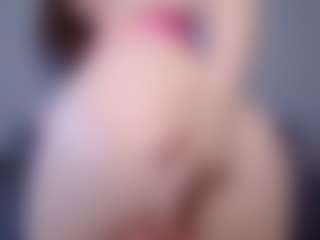 Live cam show with Helen Moore - Fingers on Camsoda