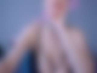 Live cam show with Helen Moore - Solo on chickslive.net