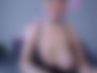 Live cam show with Helen Moore - Bedroom on Camsoda