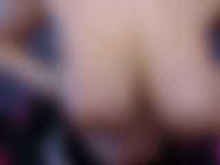 Live cam show with Helen Moore - Big Tits on TeamSkeetLive