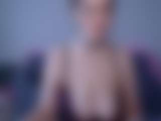 Live cam show with Helen Moore - Solo on AdultVida.com