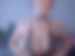 Live cam show with Helen Moore - Control on Camsoda