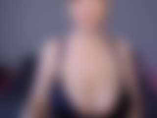 Live cam show with Helen Moore - Shaved Pussy on Camsoda Late Night